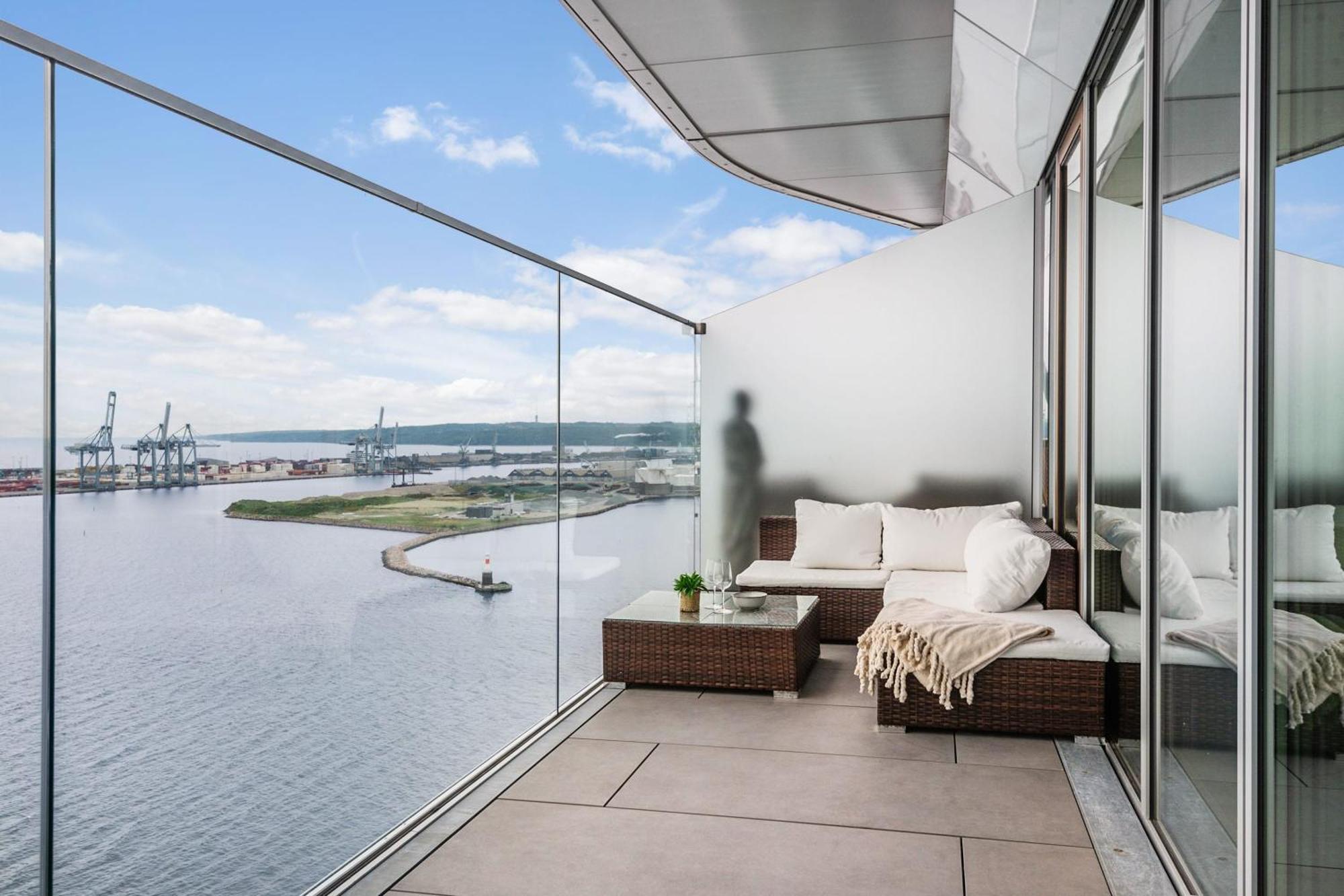 Endless Ocean Views With Private Balcony Apartment Aarhus Exterior photo