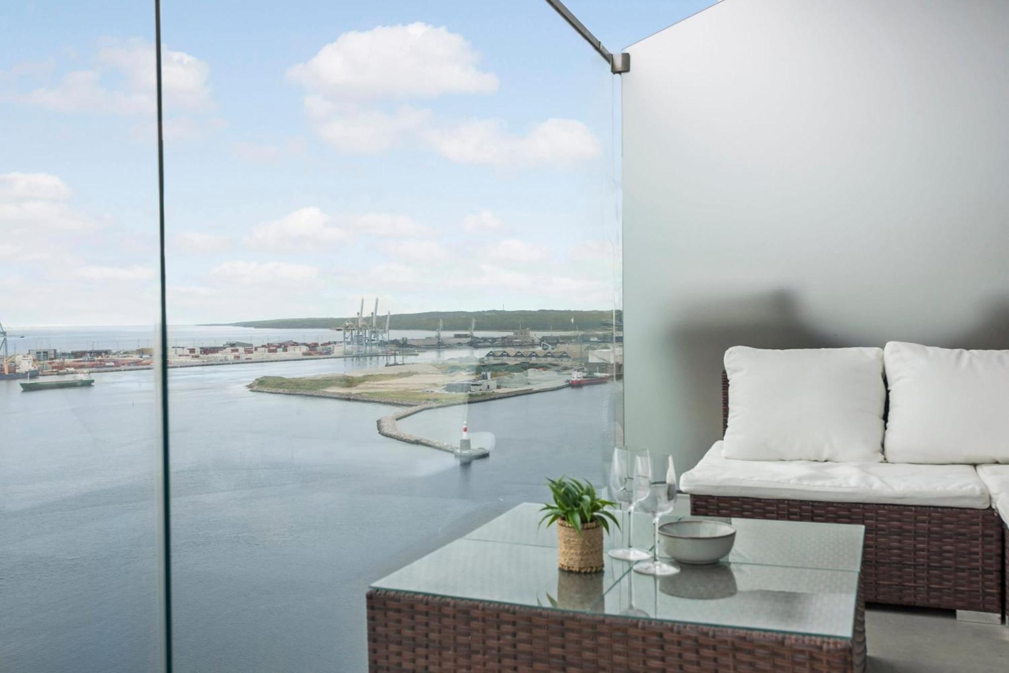 Endless Ocean Views With Private Balcony Apartment Aarhus Exterior photo